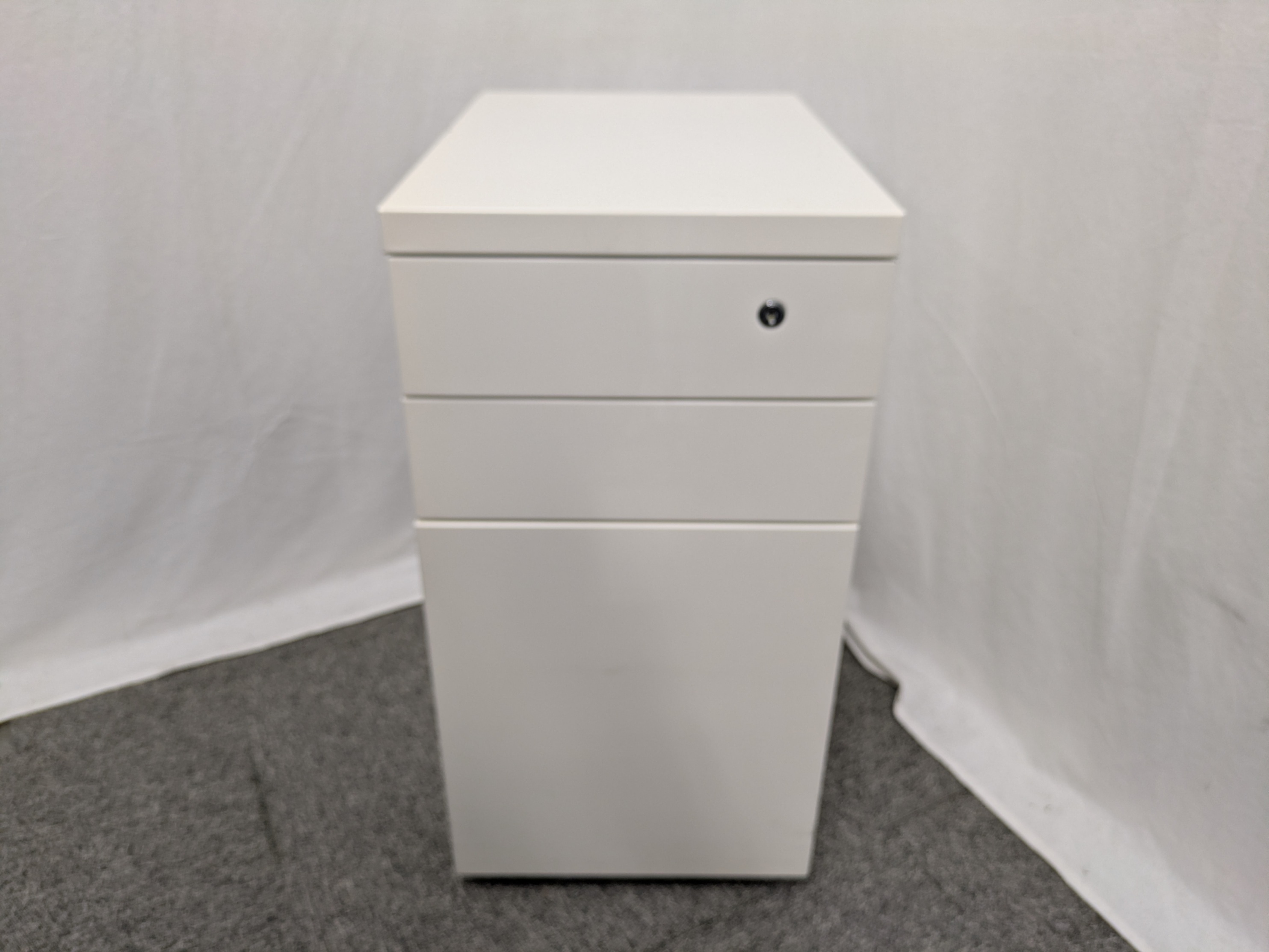 ホワイト / スリムワゴン3段