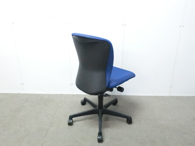 オカムラ/スラート/ ブルー / 【中古】 OAチェア肘無