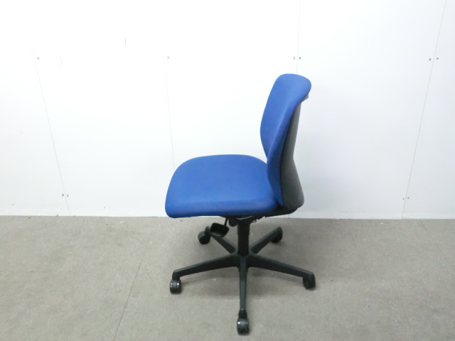 オカムラ/スラート/ ブルー / 【中古】 OAチェア肘無