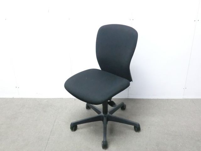 オカムラ/スラート/ ブラック / 【中古】 OAチェア肘無