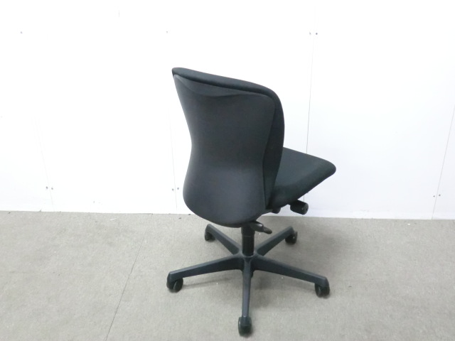 オカムラ/スラート/ ブラック / 【中古】 OAチェア肘無