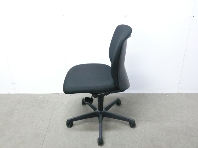 オカムラ/スラート/ ブラック / 【中古】 OAチェア肘無