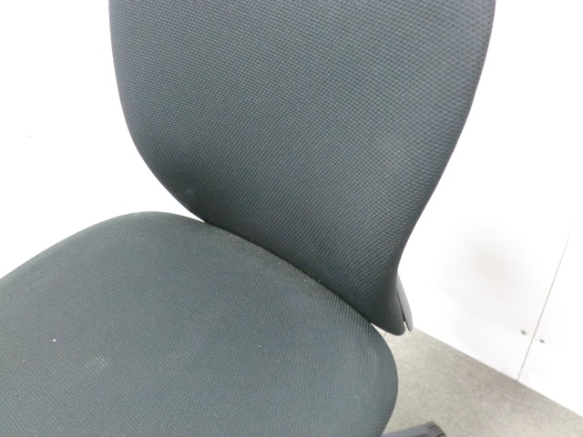 オカムラ/スラート/ ブラック / 【中古】 OAチェア肘無