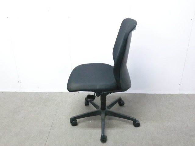オカムラ/スラート/ ブラック / 【中古】 OAチェア肘無