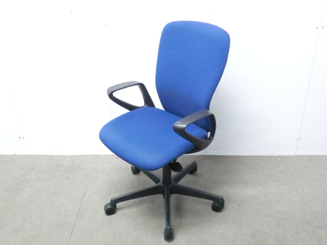 オカムラ/スラート / ブルー / 【中古】 OAチェア肘有