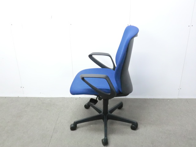 オカムラ/スラート / ブルー / 【中古】 OAチェア肘有