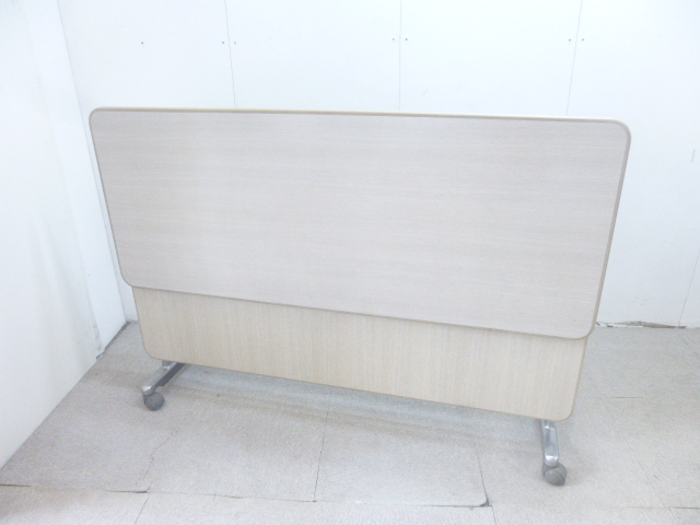 オカムラ/木目調/フォールディングテーブル/