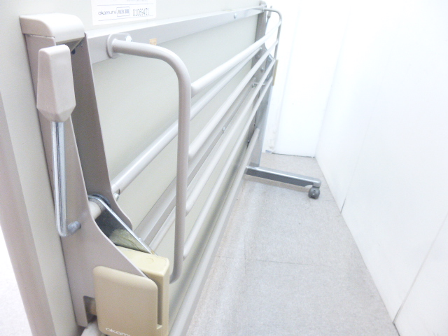 オカムラ/木目調/フォールディングテーブル/