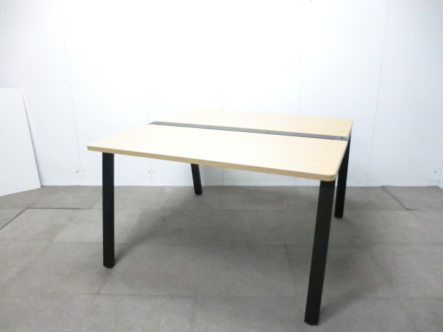 フリ-アドレスデスク / 木目調