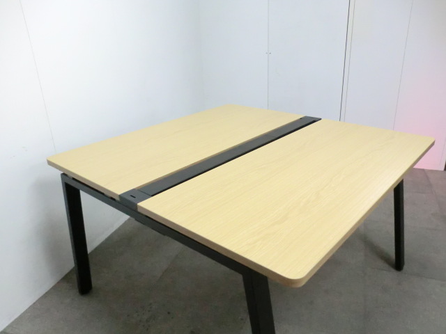 フリ-アドレスデスク / 木目調