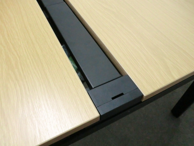 フリ-アドレスデスク / 木目調