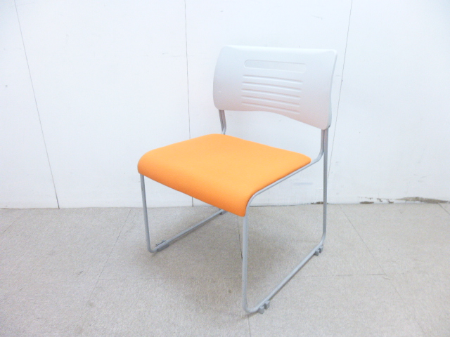 オレンジ/スタッキングチェア/【中古】