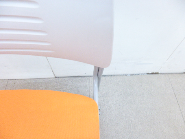 オレンジ/スタッキングチェア/【中古】