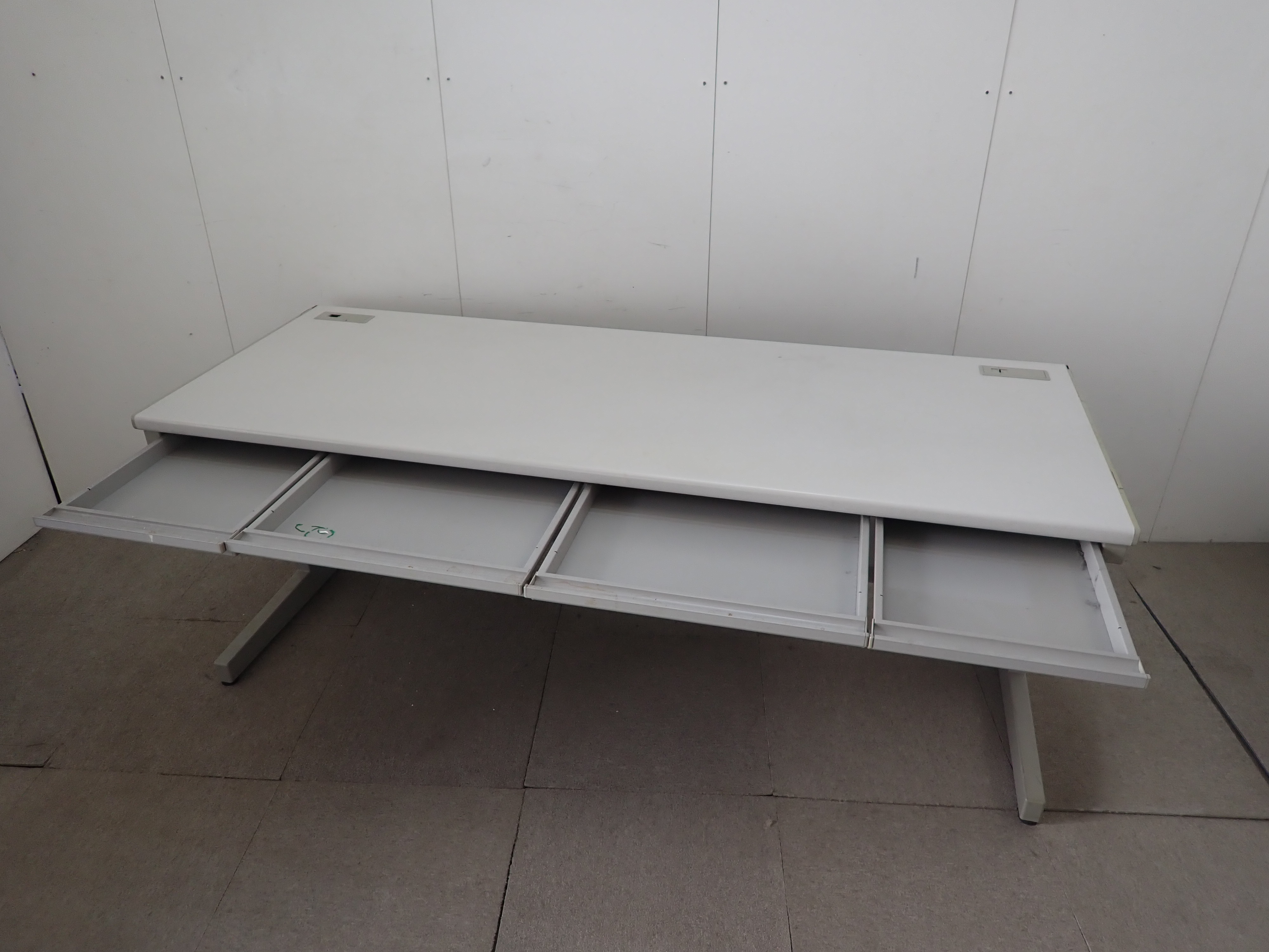 ウチダ/FEED/ニューグレー/平デスク/幅1800