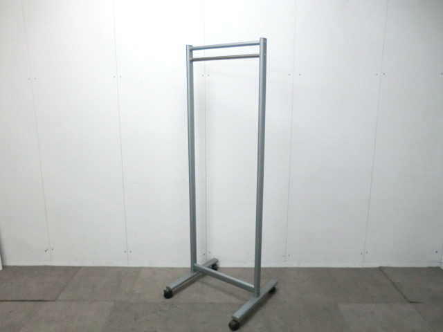 オカムラ / シルバー / 【中古】 ハンガーラック