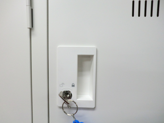 8人用ロッカー / ホワイト / 【中古】