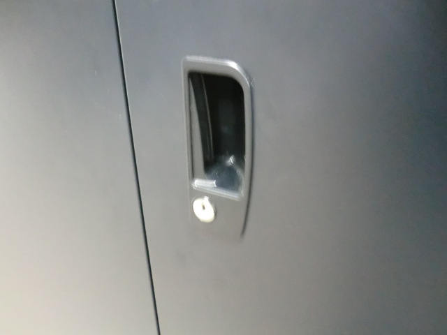 生興 / ブラック / 【中古】 両開きキャビネット