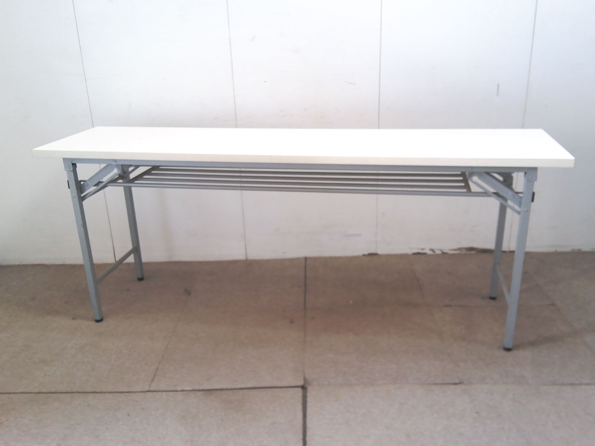 ホワイト/折り畳みテーブル/【中古】