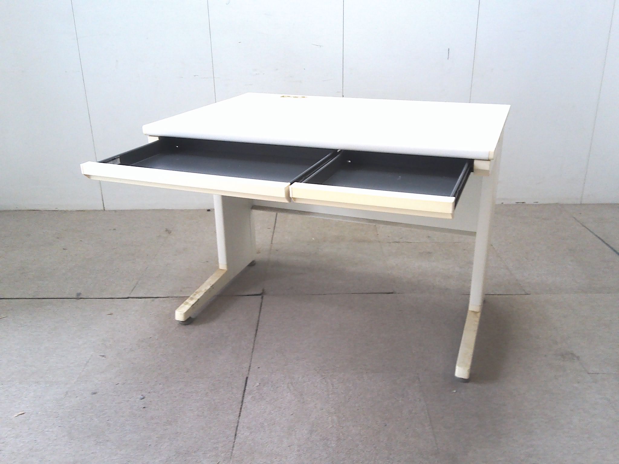 オカムラ/ホワイト/平デスク/【中古】