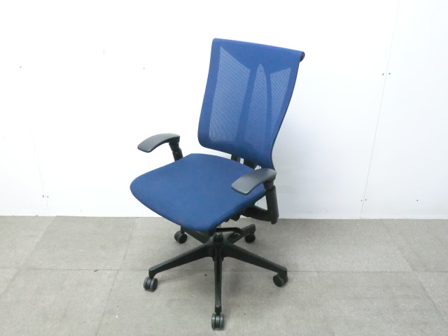 セレーオ/イトーキ/ダークブルー/ 【中古】 OAチェア肘有