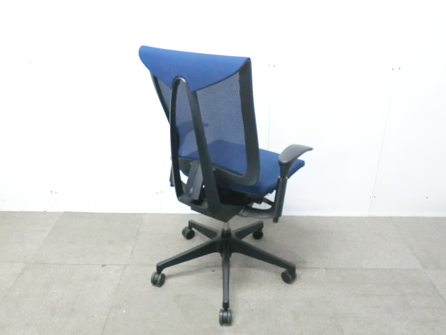 セレーオ/イトーキ/ダークブルー/ 【中古】 OAチェア肘有