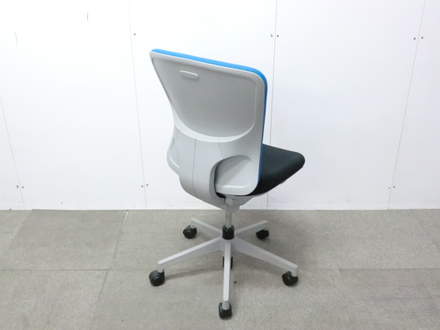イナバ/バルチェ/ライトブルー/ 【中古】 OAチェア肘無し