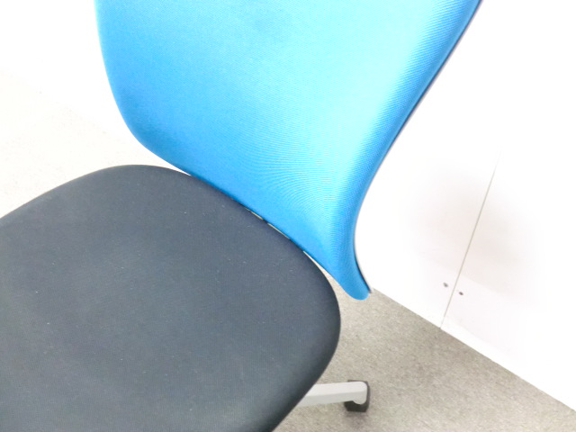 イナバ/バルチェ/ライトブルー/ 【中古】 OAチェア肘無し