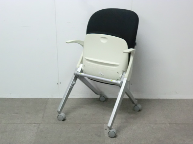 プラス / ブラック / カートチェア / 肘付き