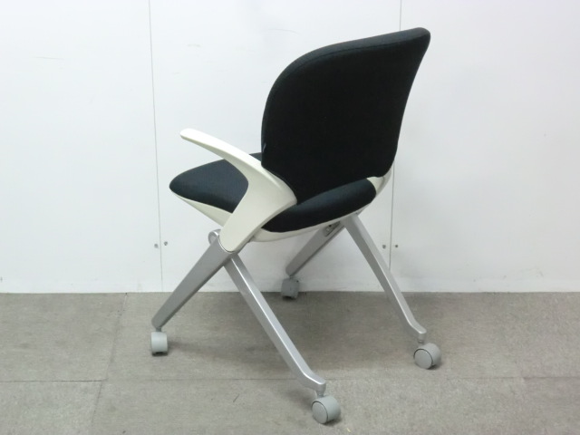 プラス / ブラック / カートチェア / 肘付き