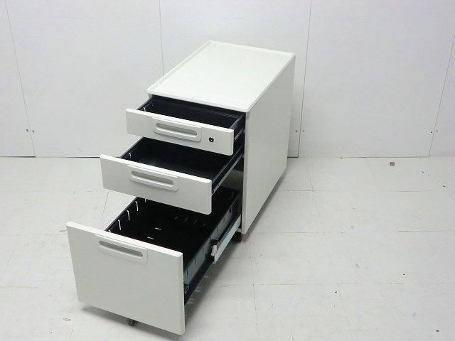 LA 【プラス】 ホワイト / 3段ワゴン