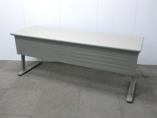 オカムラ / 木目調 / フォールディングテーブル