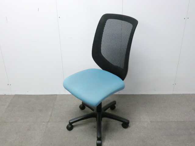 イトーキ/コルト/ライトブルー/ 【中古】 ＯＡチェア肘無し