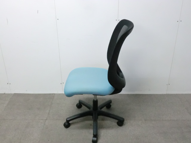 イトーキ/コルト/ライトブルー/ 【中古】 OAチェア肘無し
