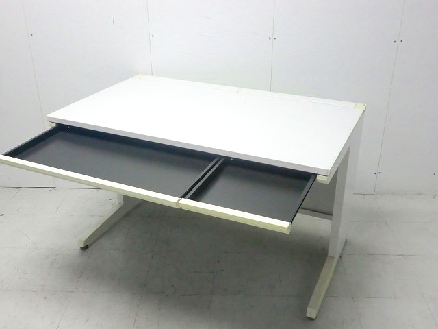 オカムラ/ アドバンス / ホワイト / 【中古】 平デスク