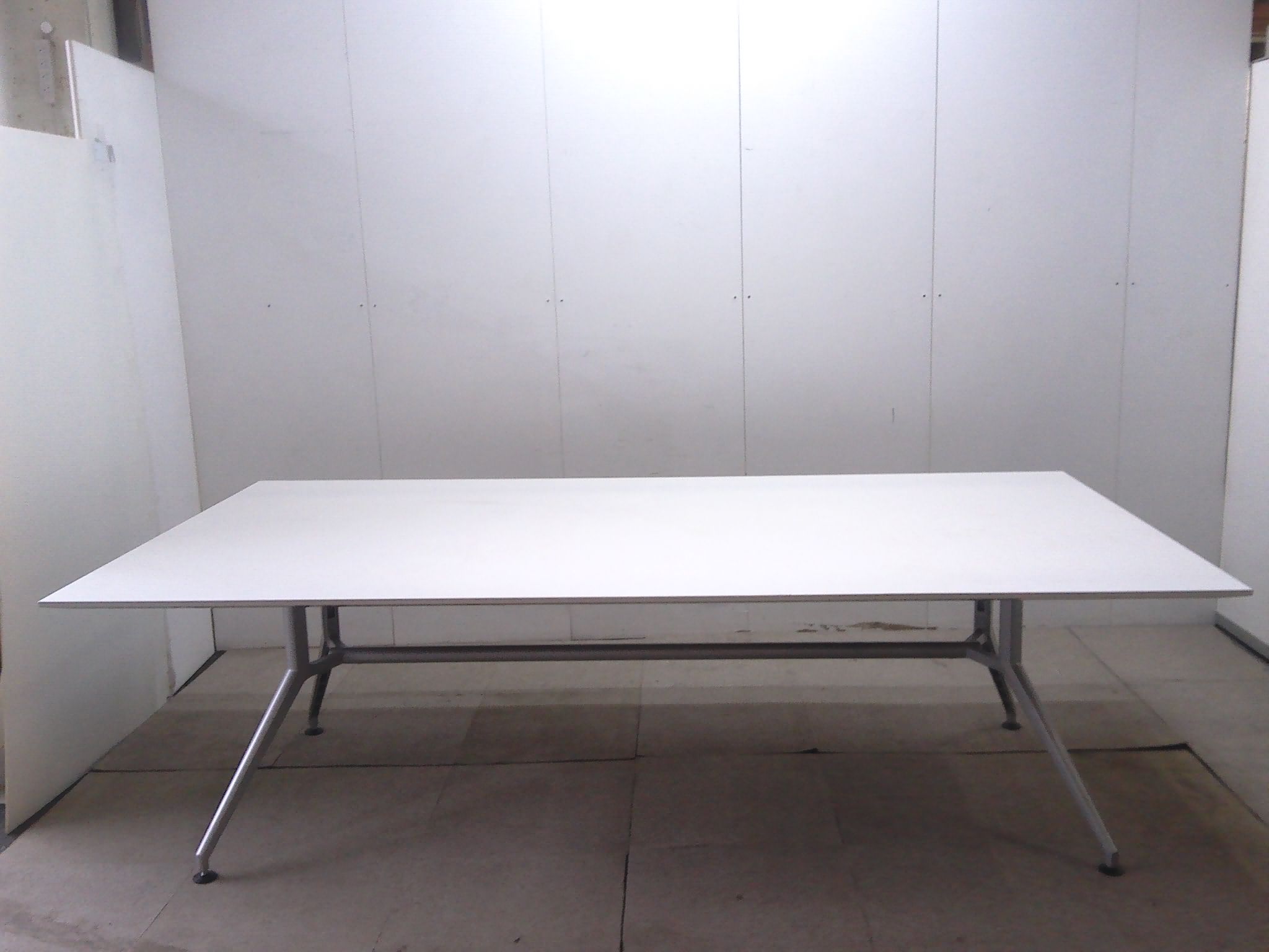 イトーキ／ホワイト/大会議テーブル/【中古】