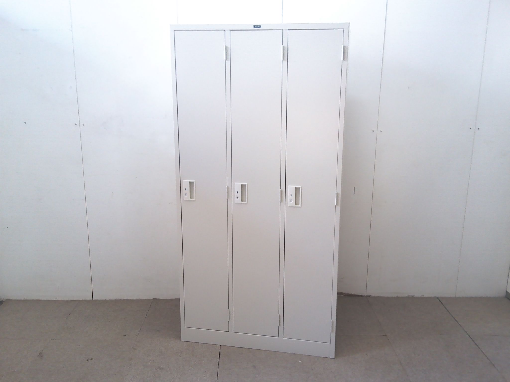 ホワイト/3人用ロッカー/【中古】