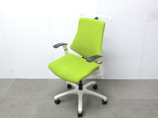 イトーキ/エフ/ライトグリーン / 【中古】 ＯＡチェア肘有