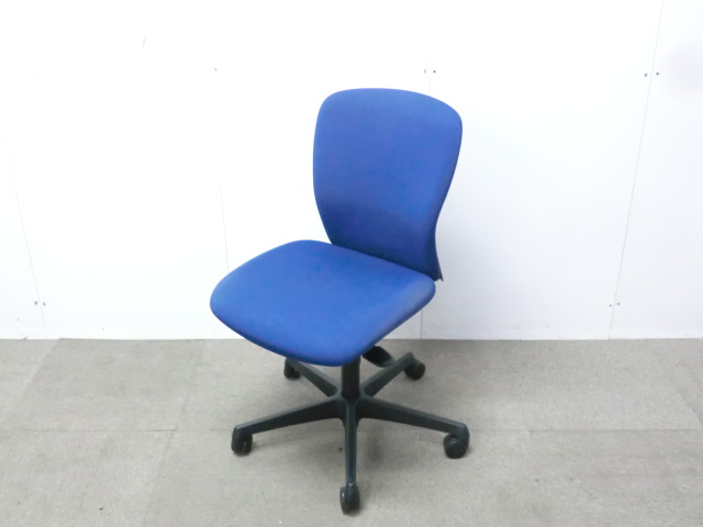 オカムラ/スラート / ブルー / 【中古】 OAチェア肘無