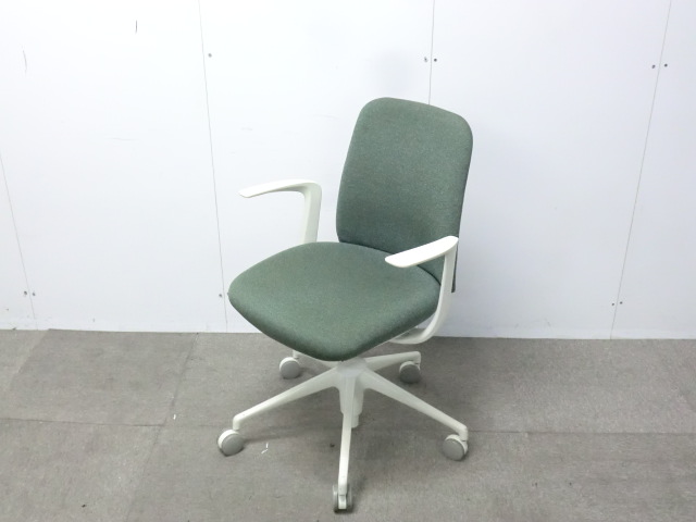 オカムラ/ライブス/ グリーン / 【中古】 ＯＡチェア肘有