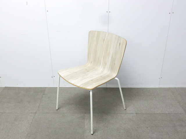 オカムラ/ライブス/木目調 / 【中古】 スタッキングチェア