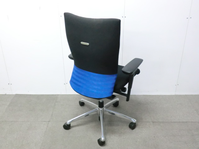 オカムラ/フィーゴ / ブルー / 【中古】 OAチェア肘有