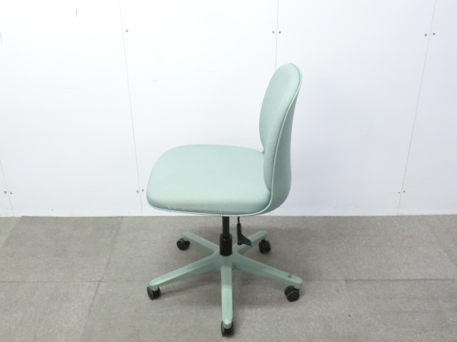 イトーキ/トルテU/ライトブルー/【中古】 OAチェア肘無し