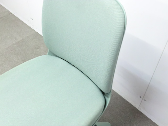 イトーキ/トルテU/ライトブルー/【中古】 OAチェア肘無し