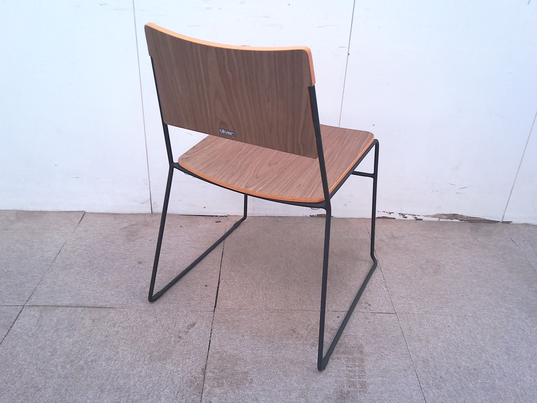 オリバー/木目調/スタッキングチェア/【中古】