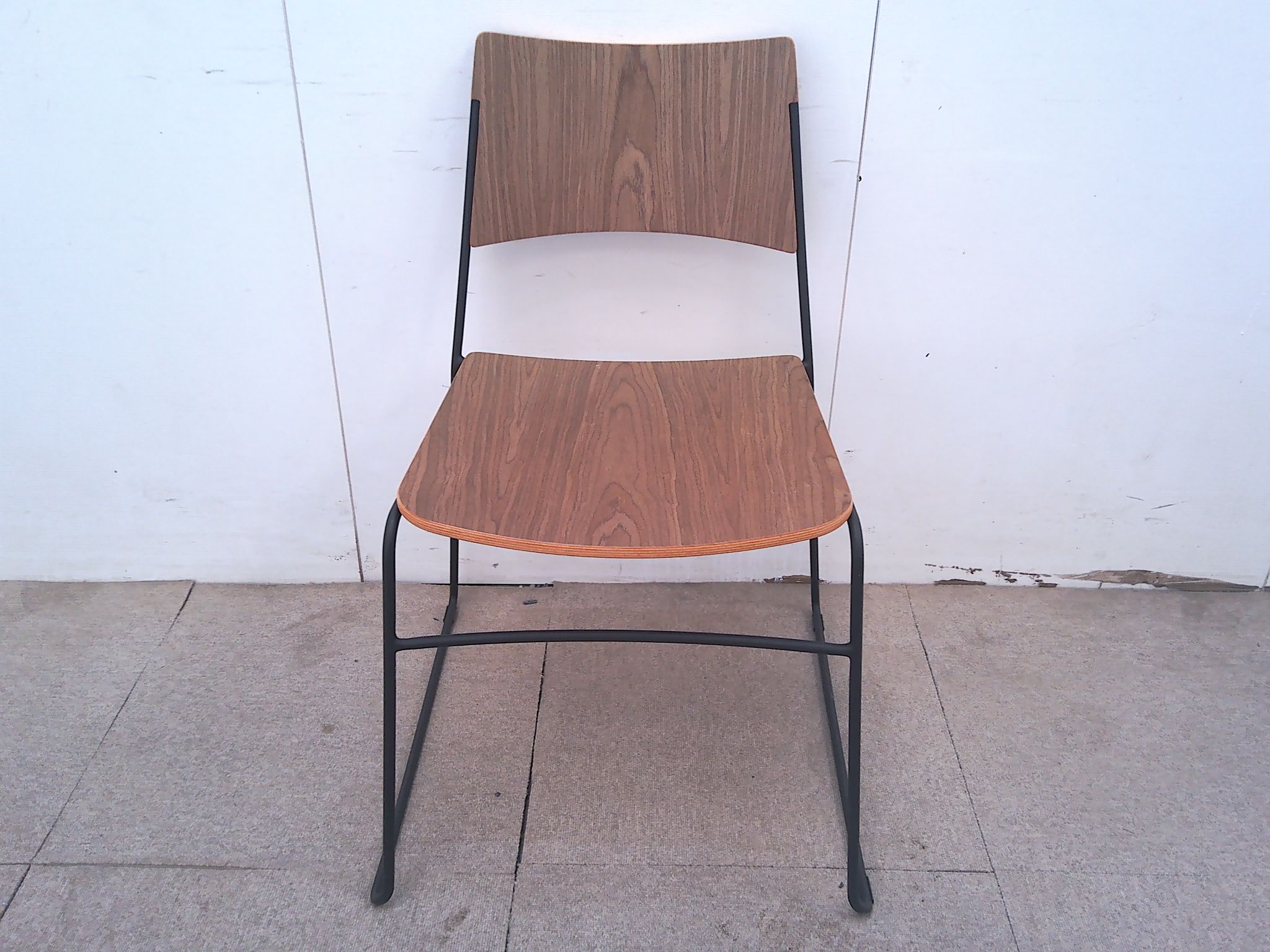 オリバー/木目調/スタッキングチェア/【中古】