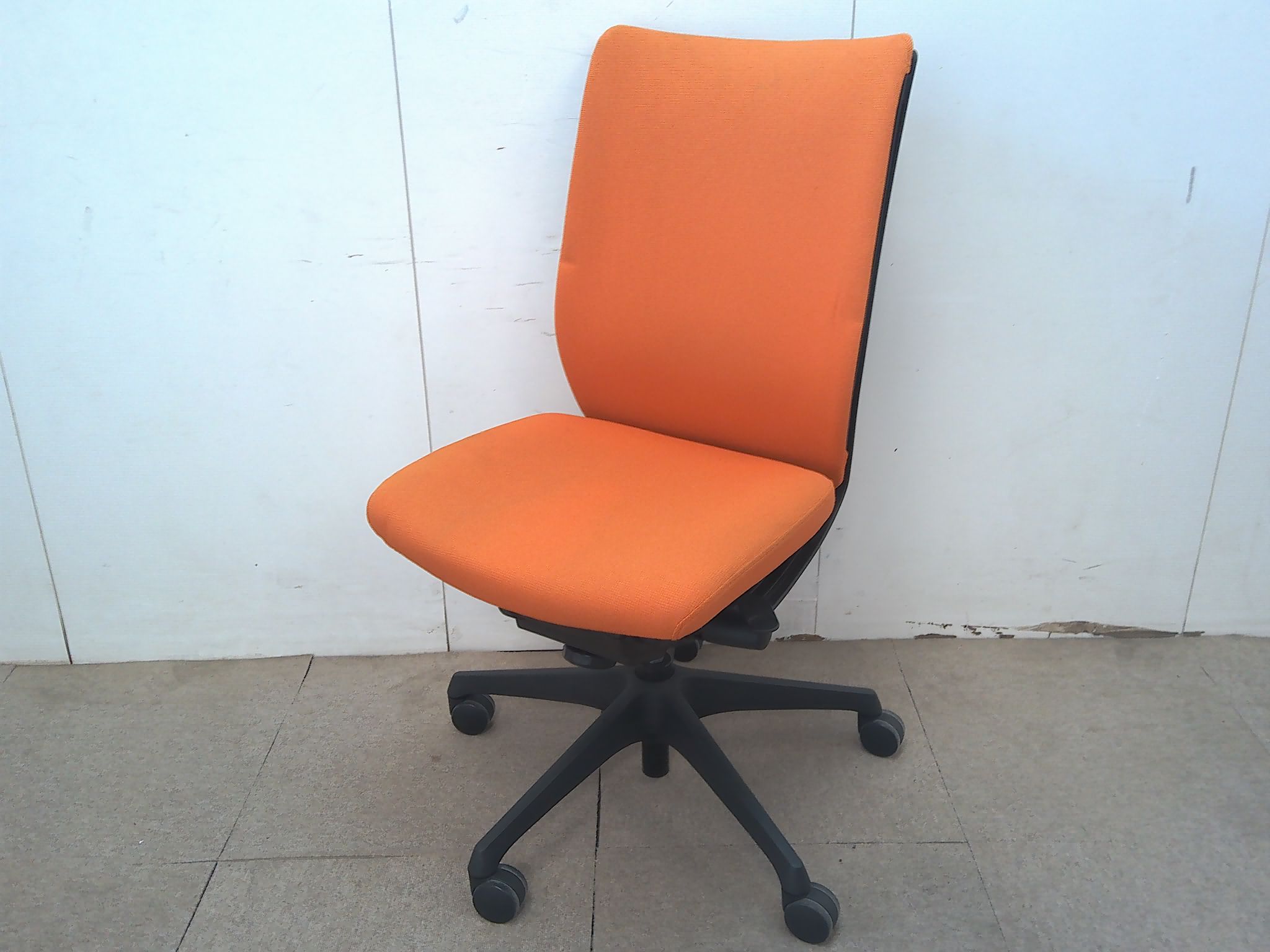 オカムラ/ヴィスコンテ/オレンジ/ＯＡチェア/肘無/
