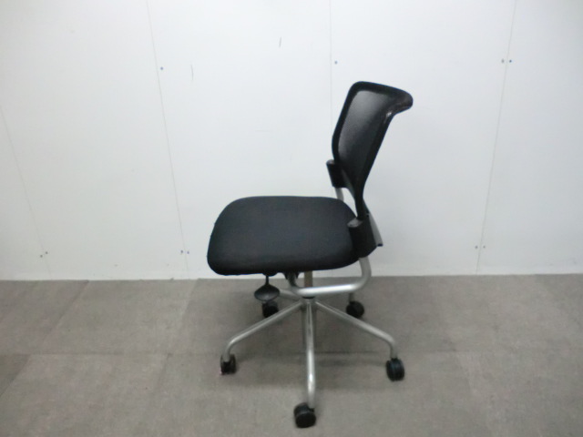 オカムラ / ブラック 【中古】 カートチェア