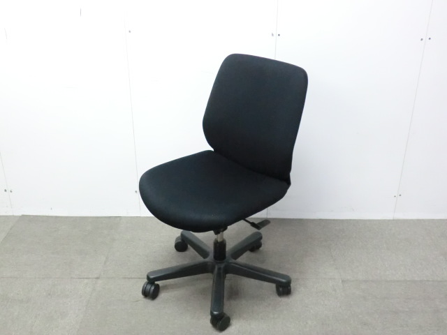 イトーキ/トルテ/ ブラック / 【中古】 ＯＡチェア肘無し