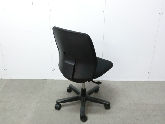 イトーキ/トルテ/ ブラック / 【中古】 OAチェア肘無し