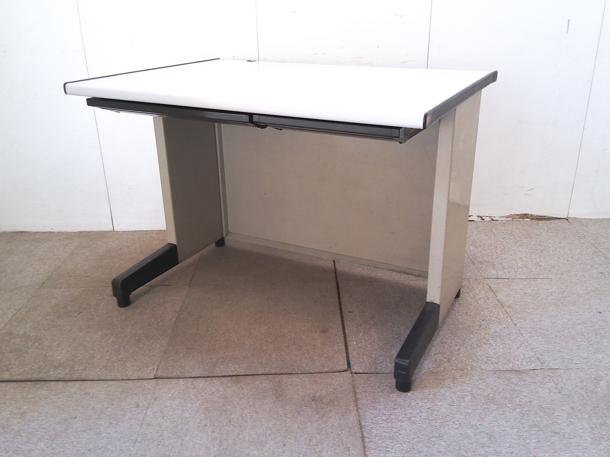 イトーキ/ニューグレー/平デスク/【中古】